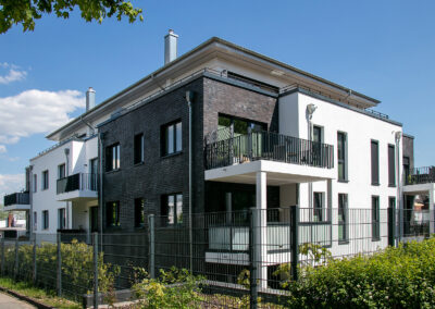 Referenz: fertiges Mehrfamilienhaus in Rostock, Rohbauarbeiten, Ansicht von der Südseite